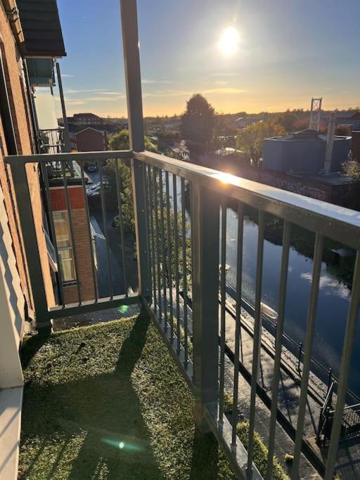 Apartamento Lincoln View Sleeps 4 Balcony Self Check-In Exterior foto